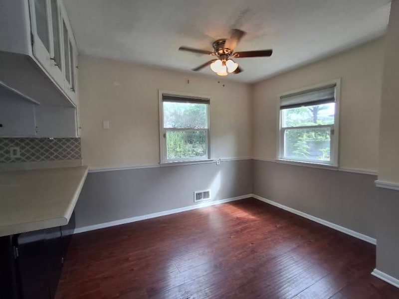 Building Photo - 869 Arkwright St N