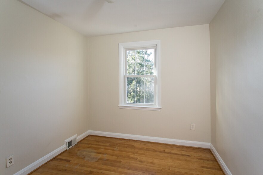 Building Photo - 1715 Glen Ridge Road