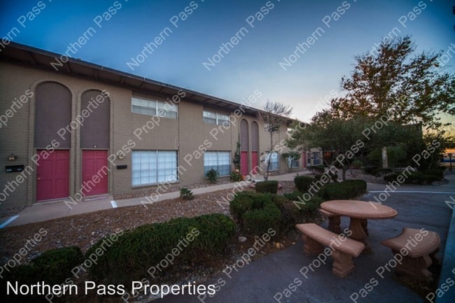 Building Photo - 200 Shadow Mountain Dr