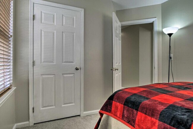 Building Photo - 5077 Cameo Terrace