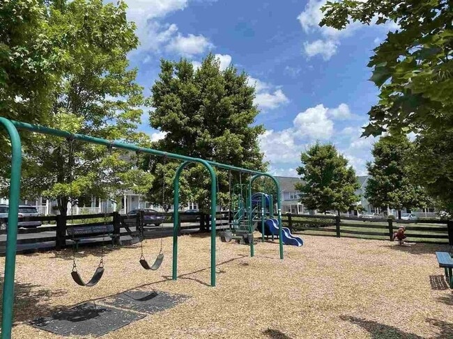 Building Photo - 348 Marquette Ct