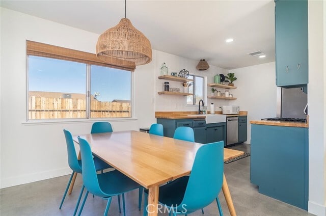 Building Photo - 61660 Valley View Dr