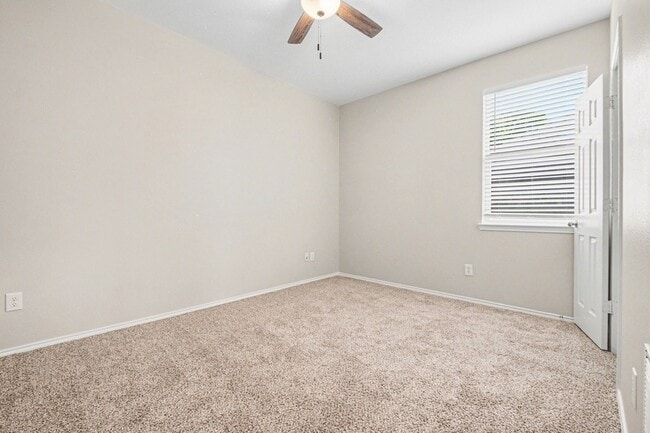 Building Photo - 1550 Charleston Dr