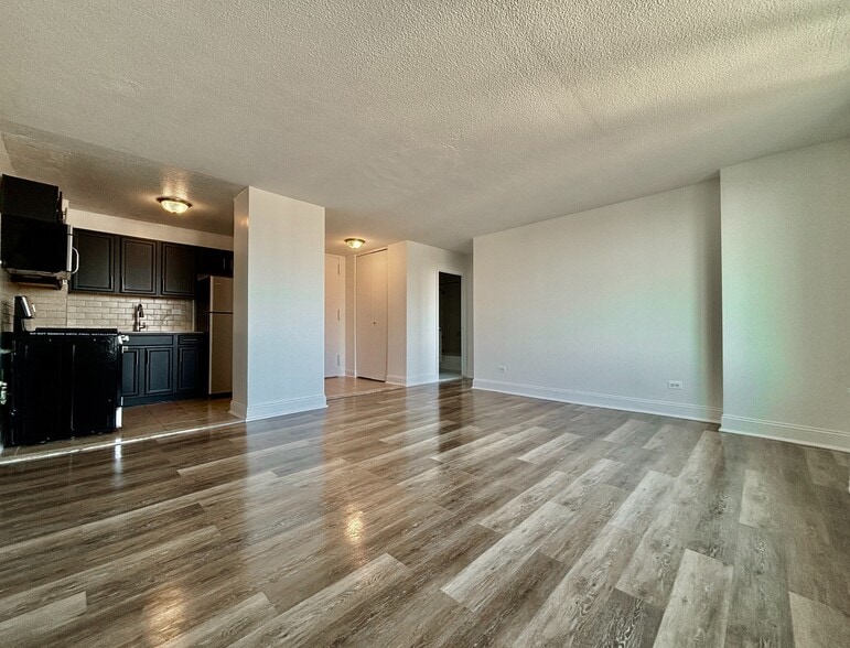 Building Photo - 3333 Broadway