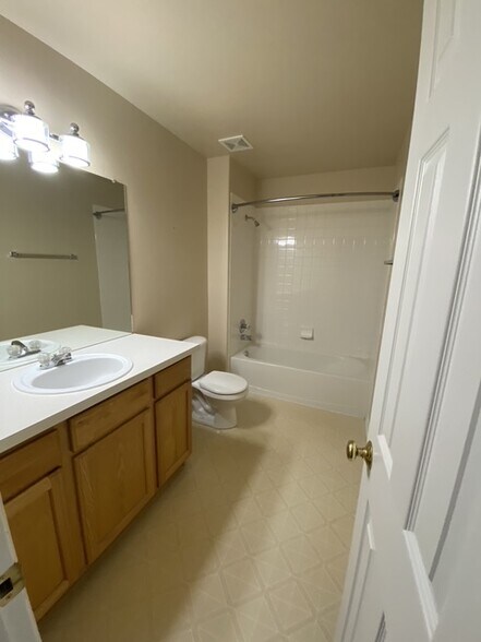 Building Photo - 5127 Stillwater Creek Dr