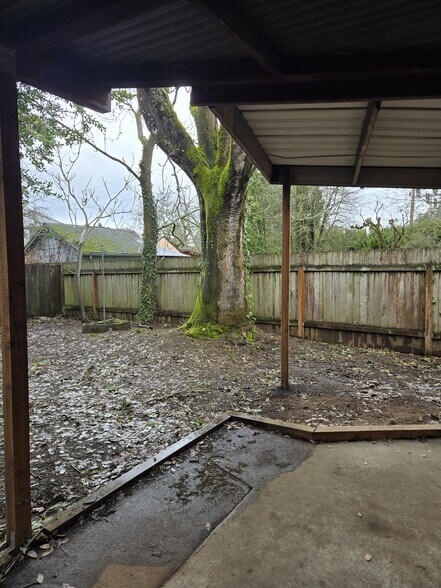 Building Photo - 4720 SE 52nd Ave