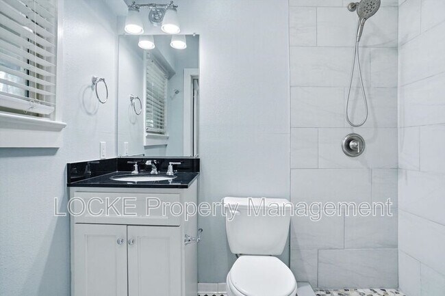 Building Photo - 3304 Cockrell Ave