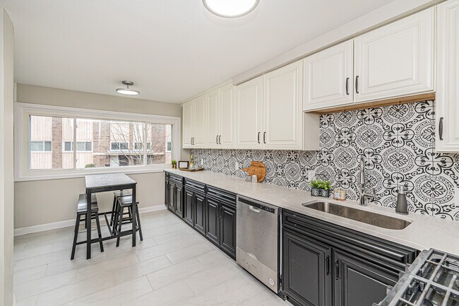 Building Photo - 432 Skokie Blvd