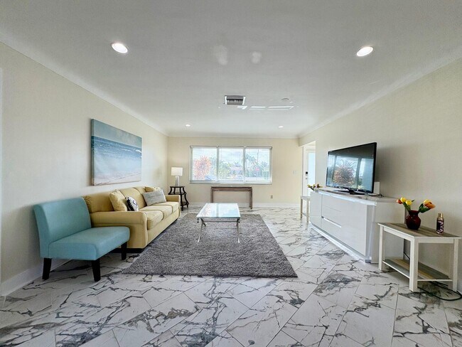 Building Photo - 999 SE 6th Terrace