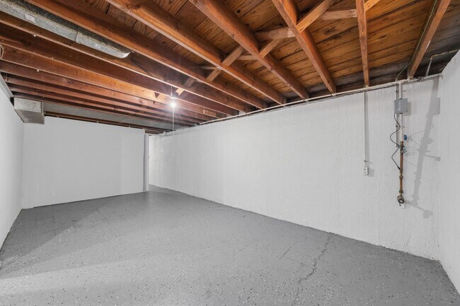 Building Photo - 8515 Jenny Dr