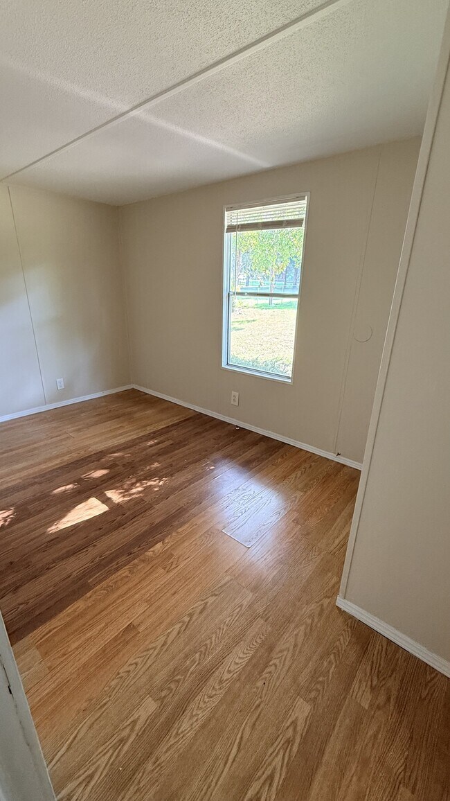 Building Photo - 284 Speedway Dr
