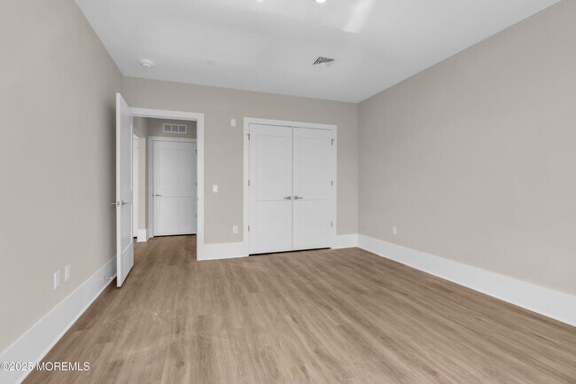 Building Photo - 218 3rd Ave