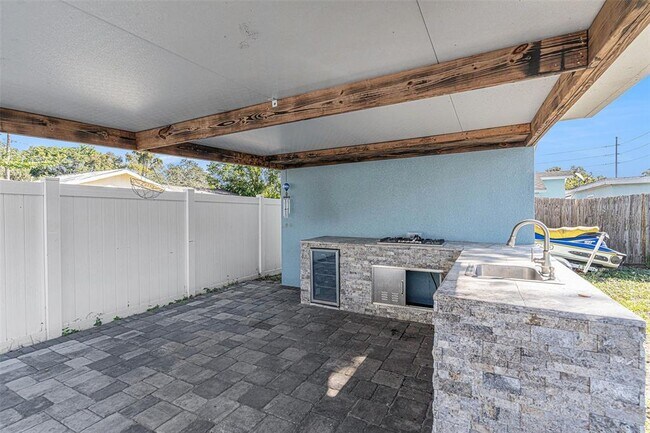 Building Photo - 3602 E 33rd Ave