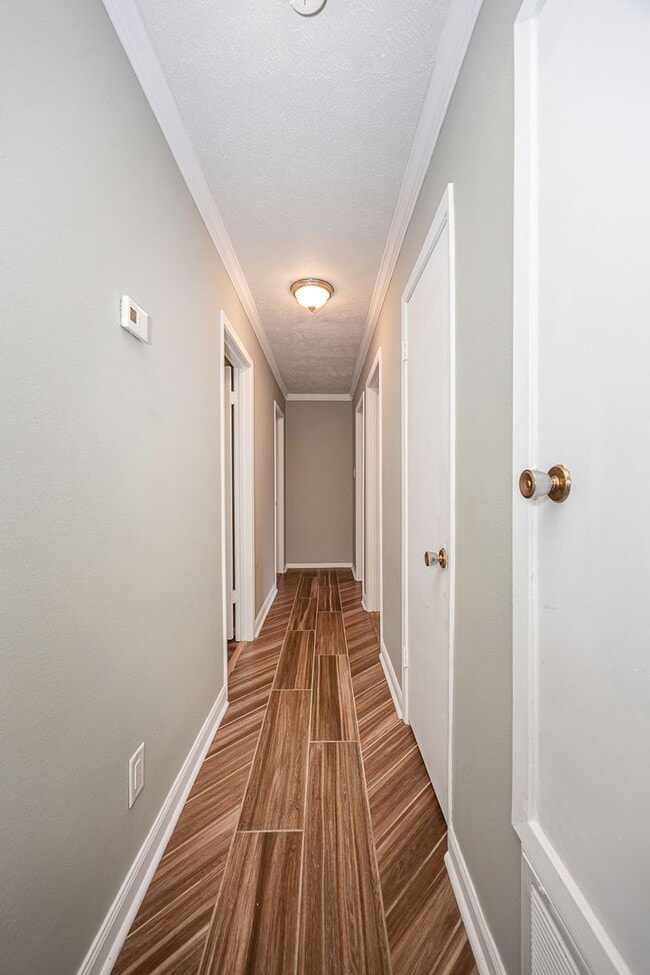 Building Photo - Move in ready 3 Bed 2 Bath Home in East Central School District!