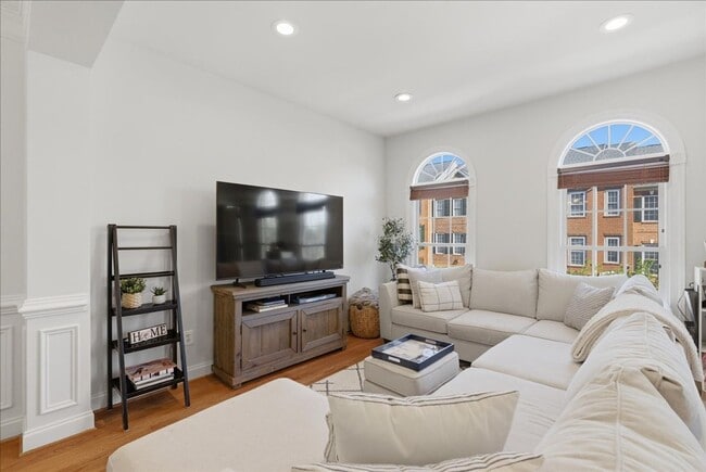 Building Photo - Welcome to this beautifully maintained 4-bedroom, 3.5-bath townhome in the heart of Lorton