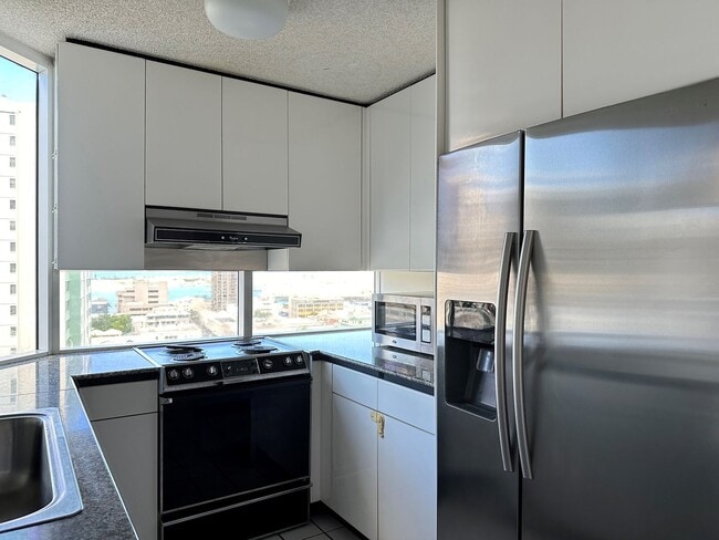 Building Photo - Honolulu Park Place - 2BR/2BA/Tandem Parking