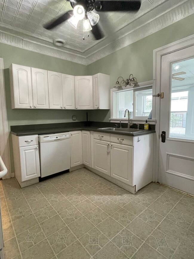Building Photo - Village of Black River 4 /5 Bedroom Home w...