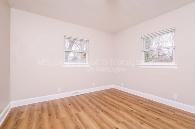 Building Photo - 208 E Geer St