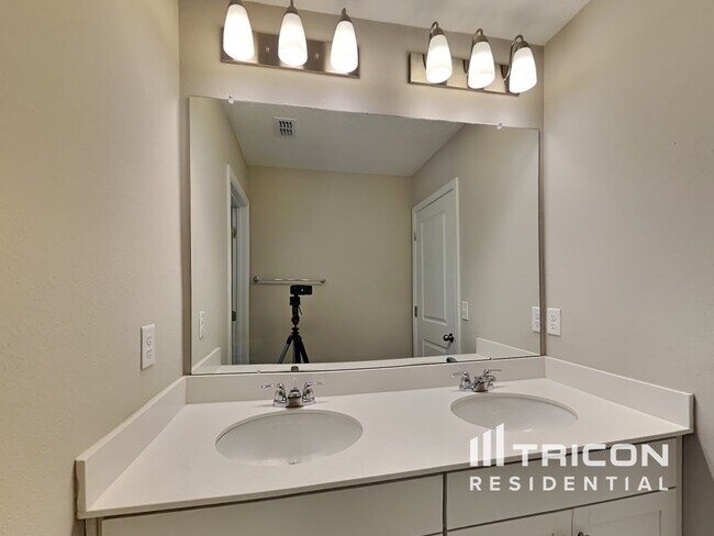 Building Photo - 10260 Old Dixie Hwy