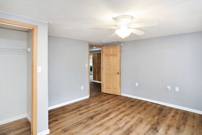 Building Photo - Don't Fuss with the Bus -5 Bed - 3 Bath - ...