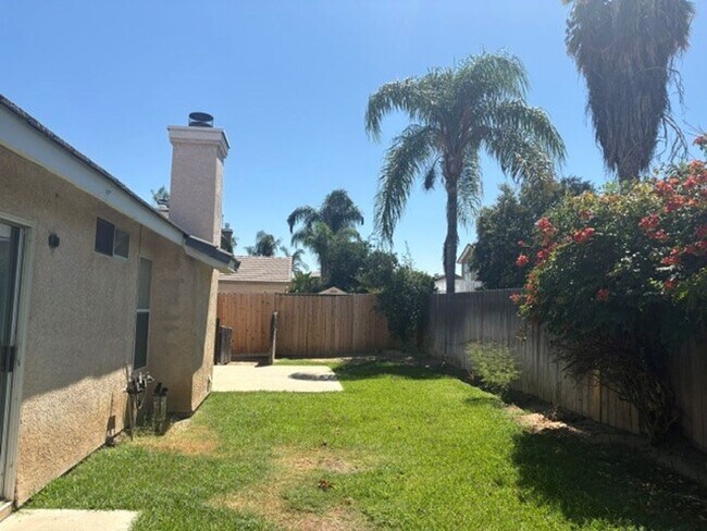 Building Photo - 4 Bedroom/2 Bath Home in the Northwest - $2395 Per Month!