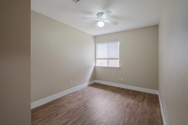 Building Photo - 8900 Pocono Cove