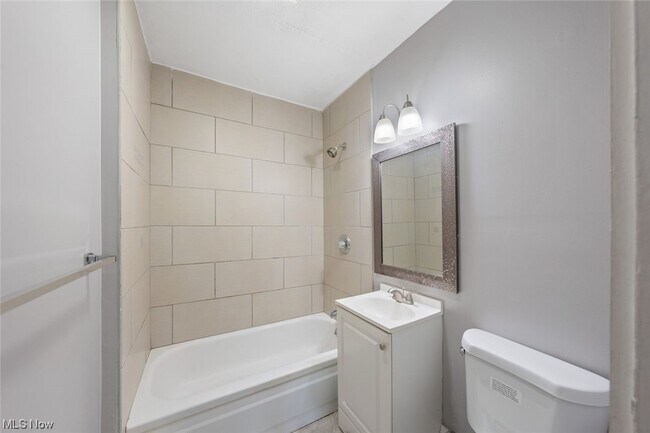 Building Photo - 3035 W 116th St