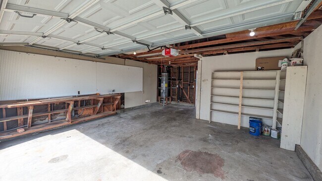 Building Photo - Move In Special!!!   Refreshed Single Level Home