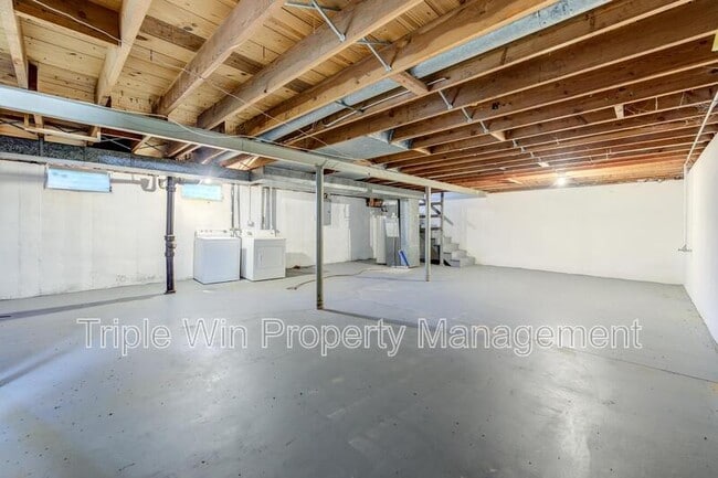 Building Photo - 1225 Thrush Ln
