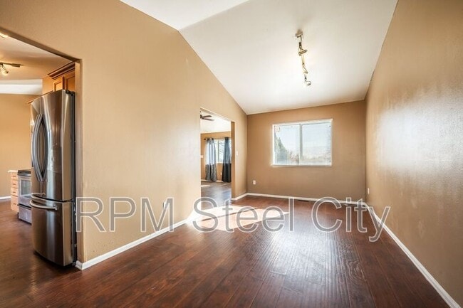 Building Photo - 4645 Ridge Dr