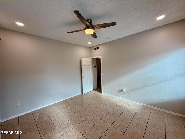 Building Photo - 3629 Cave Palm Pl