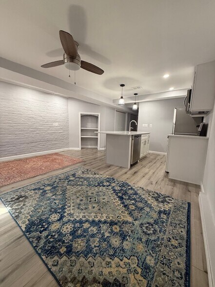 Building Photo - 219 9th St SE