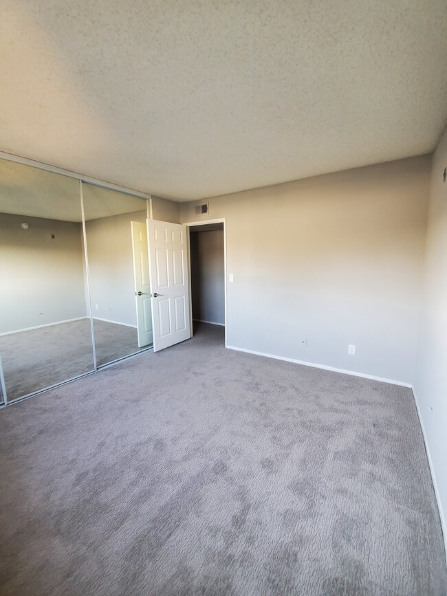 Building Photo - Huston Court