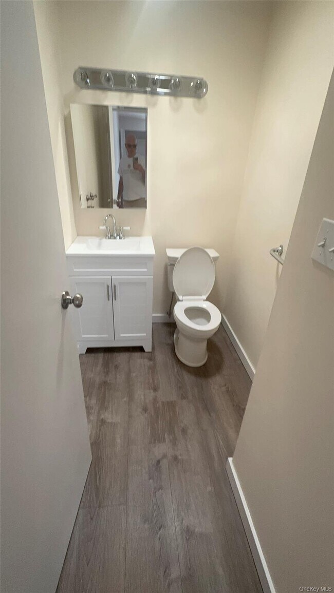 Building Photo - 20 Strathmore Gate Dr