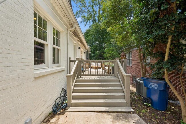 Building Photo - 355 8th St NE