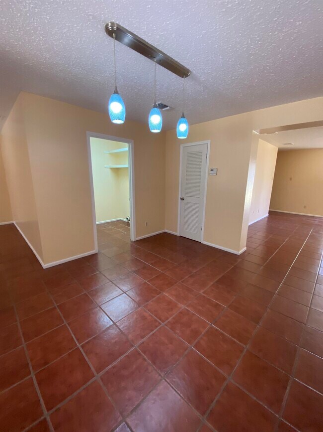 Building Photo - 1801 Denmark Ln