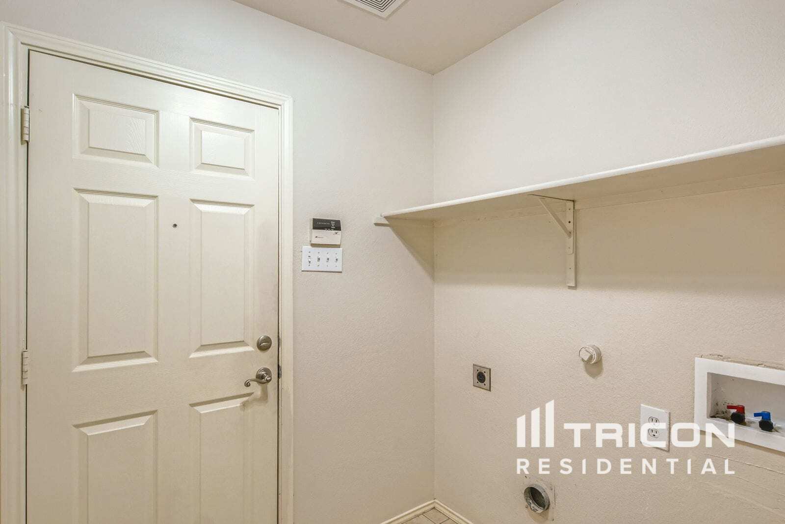 Building Photo - 1140 High Point Dr