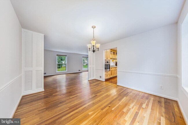 Building Photo - 615 Smallwood Rd