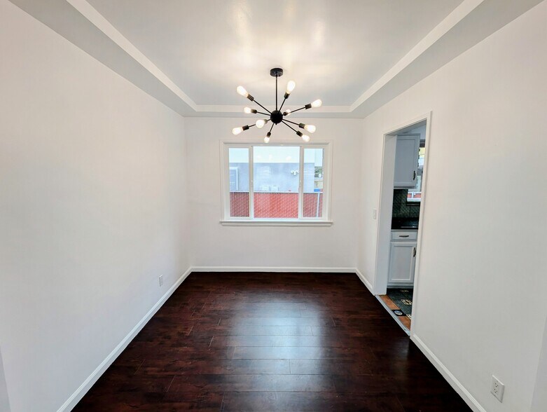 Building Photo - 2125 Carmona Ave