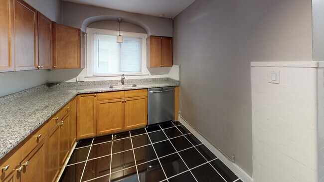 Building Photo - 1406 E Genesee St