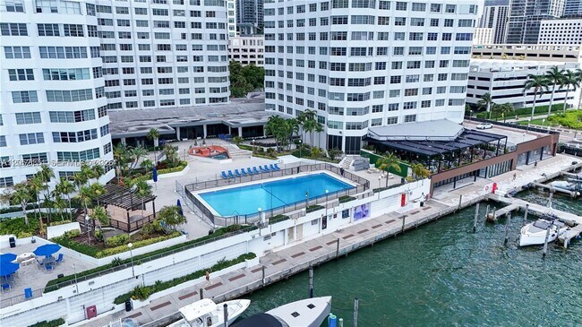 Building Photo - 999 Brickell Bay Dr