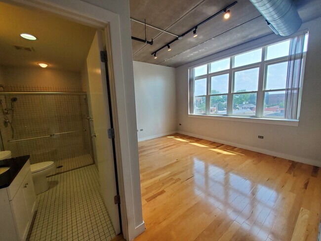 Building Photo - 10 S Dunton Ave