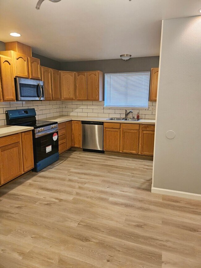 Building Photo - 1017 Lincoln St