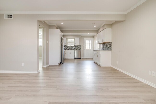 Building Photo - 5076 Matilda St