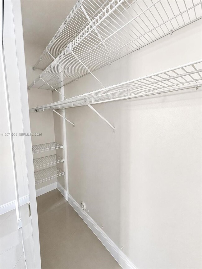 Building Photo - 8142 Silver Palm Ct