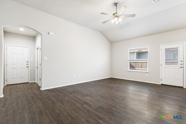 Building Photo - 636 Heathers Wy