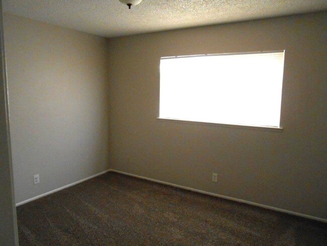 Building Photo - Spacious Single Story Home near Alta and B...