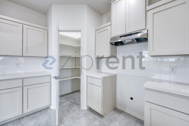 Building Photo - 5902 US-59