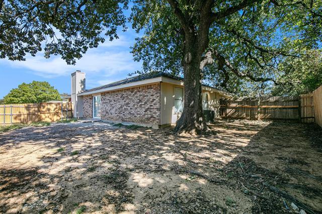 Building Photo - 2114 Windhurst Dr