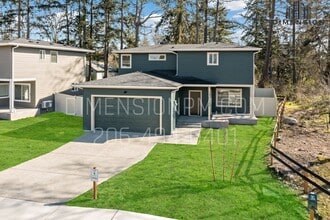 Building Photo - Almost New House with AC!